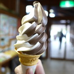 Michi no Eki Kinshuko - 湯田牛乳を使ったソフトクリーム　ミックス