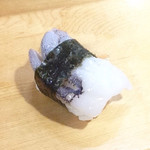 福ちゃん寿し - お好みで追加した、大好物のイカゲソ
      軽く炙ってある。一緒に行った友人は足赤海老の炙りを食べていた。