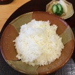 江戸前晋作 - 鮪茶漬けのご飯 + 香の物