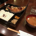 日本橋 味道楽 - 日替わり弁当今日はサンマの開き850円也。