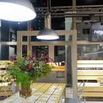 Nothing Better - 店内