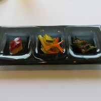 香港1997 銀座店 - 旬の野菜 前菜盛合せ：白きくらげとクコの実、チャイニーズ・ピクルス、モロッコ・インゲン1