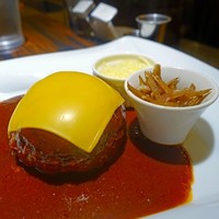 鉄板ダイニング織部 - 美味しそうなハンバーグ！
                チーズトッピングしました♪