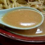らーめん家 コトブキ - ゴマのコク、まろやかさが広がるスープ
            「担々麺」ではなく、あくまで「ゴマらーめん」