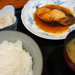 味の山屋 - ぶり煮定食♪