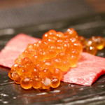 焼肉ホルモンせいご - 松坂牛刺身 〜イクラと一緒に〜