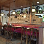 ステーキハウスフジ - 店内は右手裏が厨房