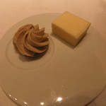 ラール・エ・ラ・マニエール - バター２種(左は、ポルチーニ茸のバター)
