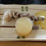 本格手打うどん はゆか - おでん（すじ肉＆大根）