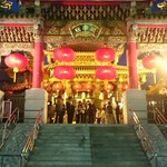 源豊行 - オマケ写真:明かりが点いた関帝廟