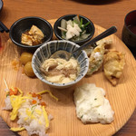 Shunsai Shokken Hinano - 3皿め！右奥の白菜と大根のアンチョビサラダが美味しかったです♬