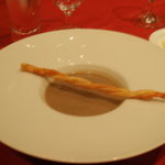 hd'or - 夜：スープ～三重県産茸のスープ チーズ風味スティックパイ添え