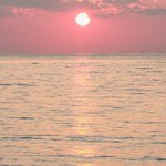 むさし - ホテル から 徒歩で直ぐ（約 2分）の処に在る 白良浜 での 夕焼け は心に残る風景でした。