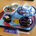 Resutoran Aosa - 「ミニ海鮮丼と煮魚 (1300円)」、蓋を取るとブリのアラ煮が登場♪