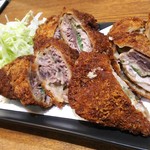 俺の魚を食ってみろ!! - 鮪ほほ肉チーズカツは、鮪カツの中にトロけるチーズが潜んでます。