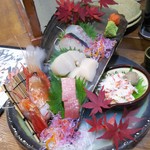 俺の魚を食ってみろ!! - (2016/11)「俺の玉手箱」刺身盛合せは、ボタン海老、鮪、ズワイガニ、ホタテ貝、平貝、真鯛、カンパチと豪華な魚介たちヽ(￣▽￣)ノ