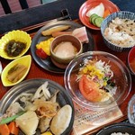 郷土料理だけでなく、いろいろ満載の朝食バイキング