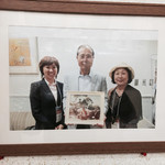 五十番食品 直売所 - 事務所には こんな写真が・・
      若い女性が 社長みたい？