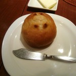 ビストロ クレール - 自家製パン・一個あたり￥２００