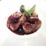 アメリカ産牛バラ肉のコンフィ、ビネガーのソース