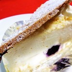 パティスリー アンシャンテ - ２種類のチーズケーキの組み合わせ、自然な一体感♪