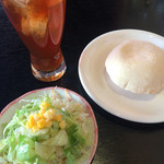 PREGO - フォカッチオにサラダは、思ってたよりさっぱりでおいしい…！(*'ω'*)
また食べたいかも