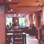 春水堂 - 落ち着いたインテリアと客層。