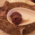 鑫福 - ↑殺猪菜【１２８０円】もろに血の味がするスープで白菜と豚バラ肉とあの丸い部位は何処なんでしょう！？