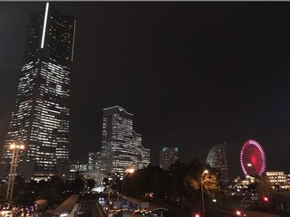 Ginza Hakobune - クロスゲートから見渡す、横浜の夜景。