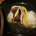 いち太 - 天草産鱧と岩手県産松茸のお椀 柚子
      