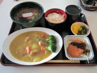 くつろぎ処 - 日替わりＣ定食(鶏のカレークリーム煮)