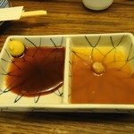 塩梅 - 左が特製ソースで右はポン酢
