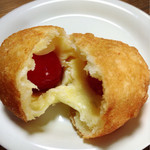 ブランジェ浅野屋 - トマトとモッツァレラ 割ってみた