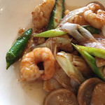 エビ、イカ、ホタテにアスパラと長ネギ、マッシュルームを沙茶醬で。まぁ、材料はショボいけどこの場所で1,000円ランチじゃね。