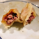 レトロ新橋系　餃子家 - 本格焼餃子の中