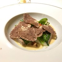 ロオジエ - 白トリュフのかかったフランス産乳飲み仔牛のブランケット 冬野菜のブイヨン煮