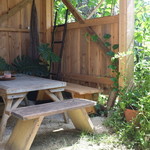 ひばり屋 - 一番涼しいのは屋根のあるテーブル席。
