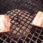 炭火焼肉 満月 - ―2016.10.30―
            クレイジー豚バラ焼き中