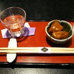 花菱 - 生麩の煮物と山桃の食前酒