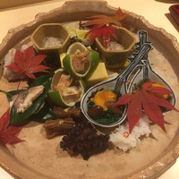 銀座 しのはら - [八寸] 鼈の唐揚、明石産 蛸の柔らか煮、近江大根、雲丹 なめこ 青菜、自然薯と蕎麦の実、藁で燻した鮟肝、海老芋の揚物、玉子焼、利休麩の辛子味噌挟み揚げ、煮干瓢、鮎のなれ鮓