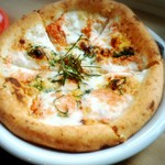 ポンチーズ・ピザ - フレッシュモッツァレラと明太子のピザ