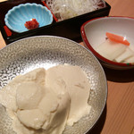 大阪豚しゃぶの会 - 朧豆腐と薬味(自家製柚子胡椒、白髪葱)、香の物。＜2016/11/10＞