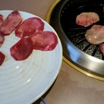 焼肉 わきや - 2016/10/30
      タン