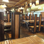 竹のレストランちくし - テーブルも椅子も竹製です。とにかく座りにくい。