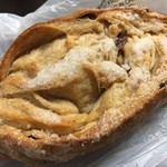 Watanabe Bakery - ブドウパン