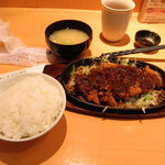 Kurobuta Tonkatsu Sengoku - 鉄板味噌かつ定食