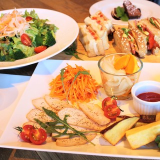 女子会 ママ会には 昼からワイワイいろいろつまめるパーティプラン Shanties シャンティーズ 池下 ダイニングバー 食べログ