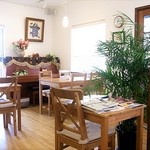 緑町cafe - テーブル４人用２卓　２人用２卓　新聞雑誌用１卓