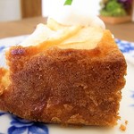 緑町cafe - この日はアップルケーキとレアチーズケーキ