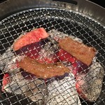 Mi rakuen - 和牛カルビ 焼いてます。